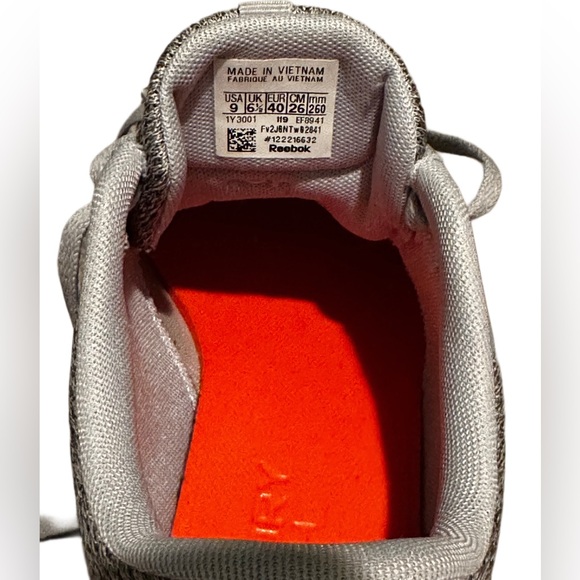 Woman’s Reebox - Picture 3 of 5